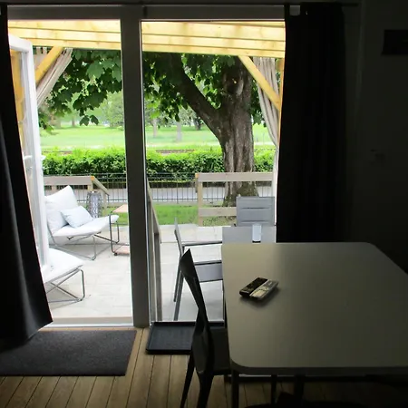 בית נופש Tinyhaus Leo